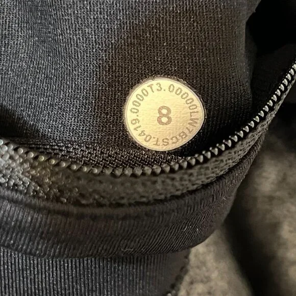 Lululemon luminosity foil print black silver metallic  Shorts, size 8 - Picture 13 of 13